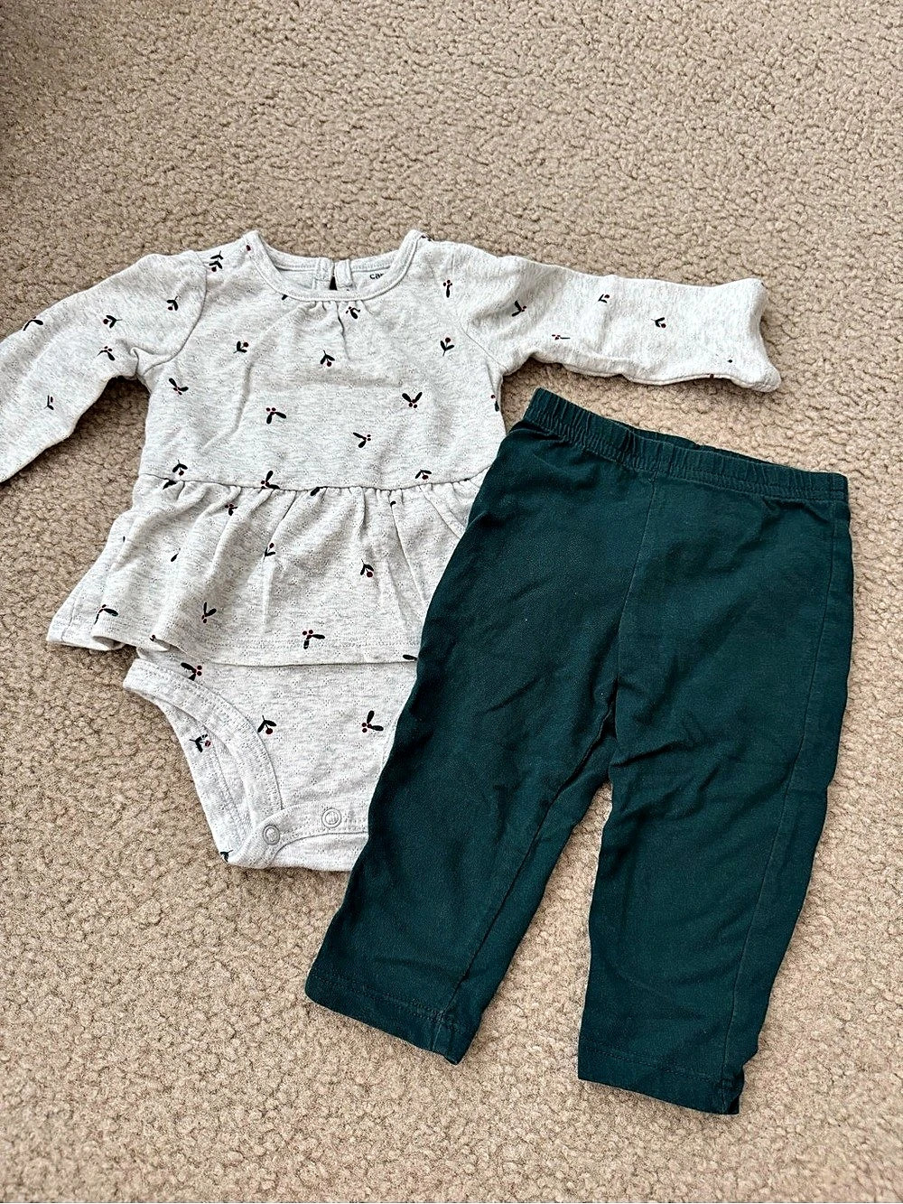 Carter's Baby Outfit Set Green & Gray Size 9M